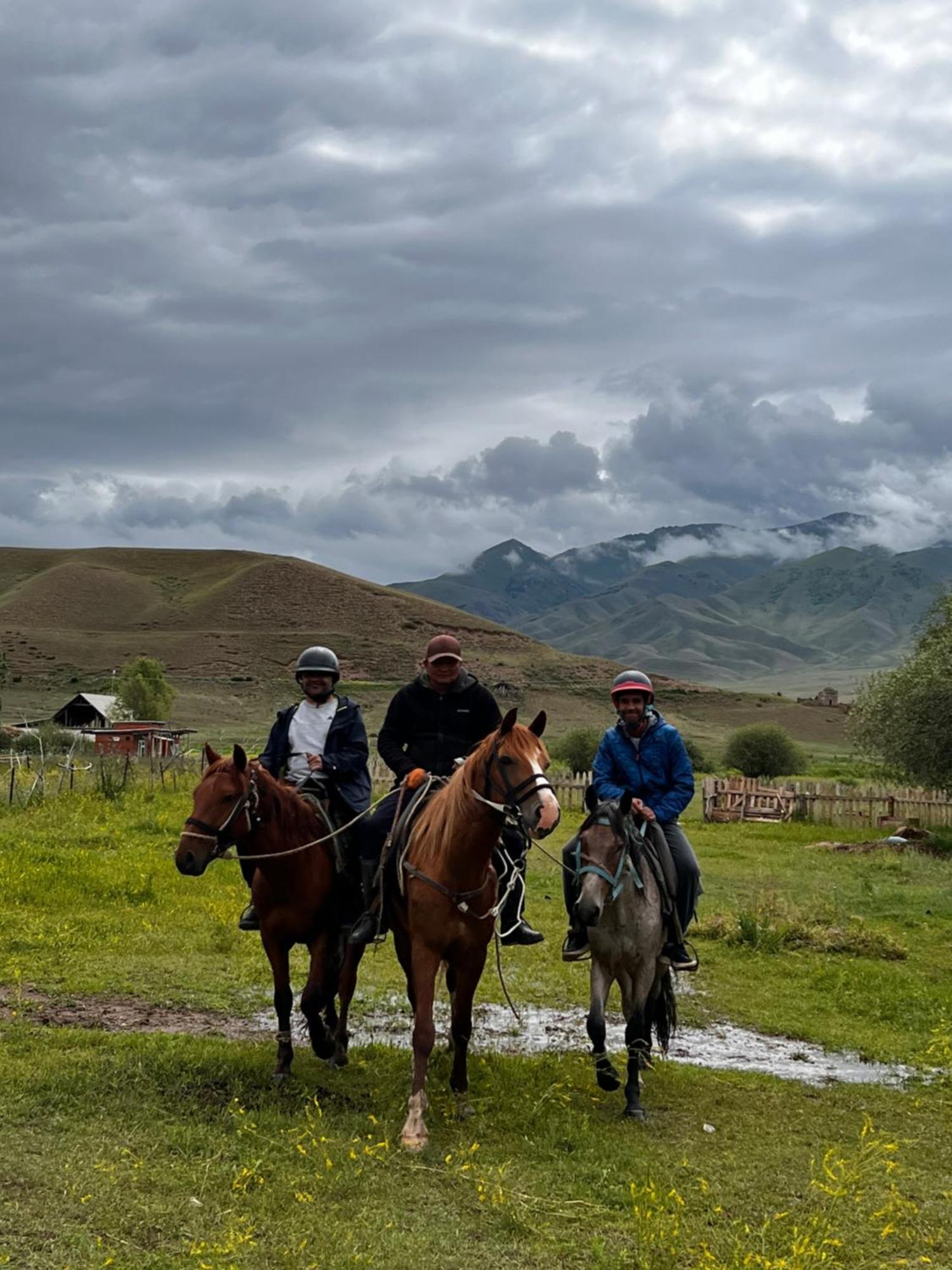 Kyzart Hotel & Horse Tours Bagysh Ngoại thất bức ảnh